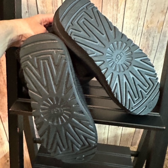 Ugg Women’s size 9 black sweater boots, EUC. Can be worn up or folded over. - Picture 5 of 8